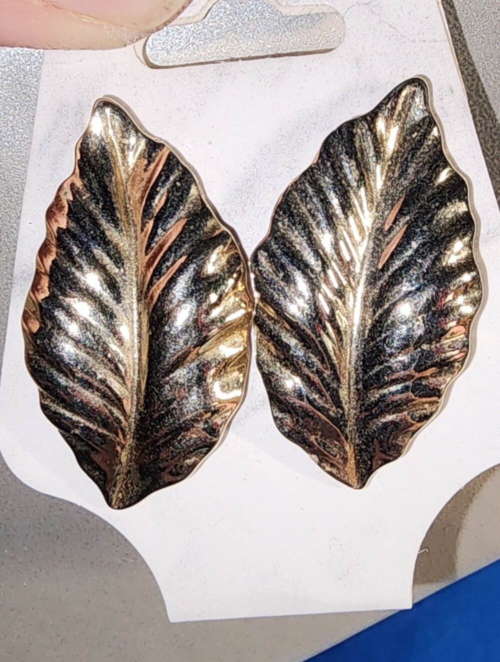 Vintage Louis Feraud Paris For Avon Gold Tone Leaf Post Earrings